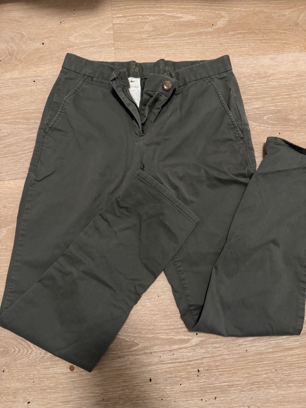 GAP Straight Leg Khaki Pants in Dark Olive